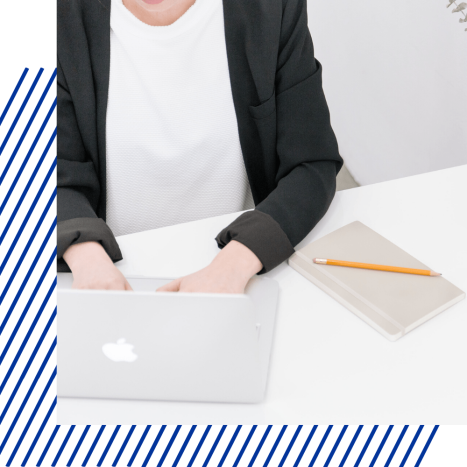 Imagem de psic&oacute;loga do Instituto Sherpa realizando atendimento psicol&oacute;gico online